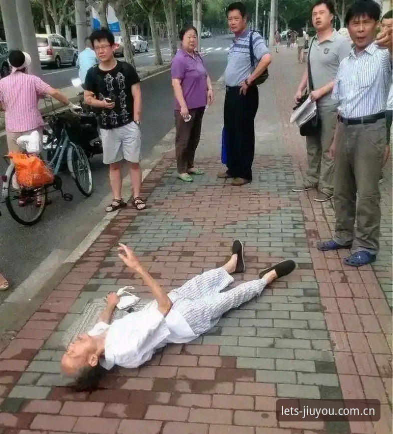 很多人以为，运动员倒下又站起来，故事就该划上句号了。但埃里克森的经历，恰恰把这个“句号”变成了问号——而且是一道持续了近五年的问号。北京时间6月8日，丹麦与乌克兰的热身赛上，34岁的他再次捂着胸口倒地，比赛直接取消。如果你当时正通过FRFK赛事数据iOS版追踪这场比赛的实时动态，你会发现数据流在几分钟内就跳出了“比赛暂停”和“取消”的标签，那背后是一个切实的生命警报。